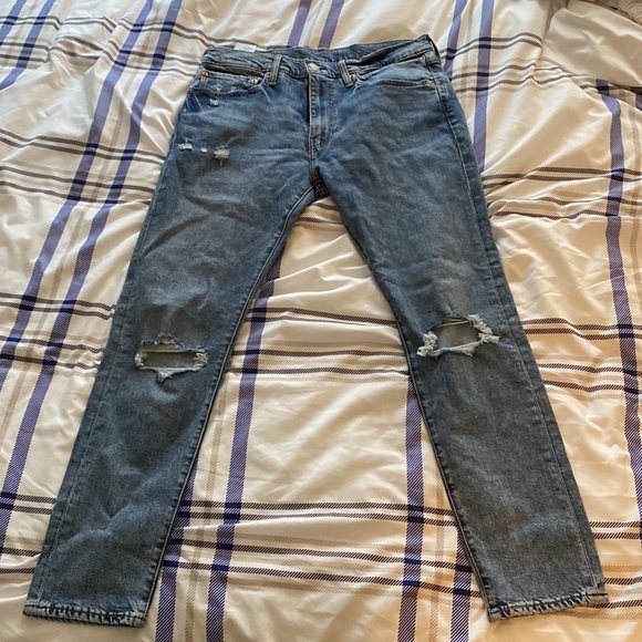 Levi's Premium 512 Ripped Slim Tapered Jeans. Size 34 x 32 - Picture 3 of 3